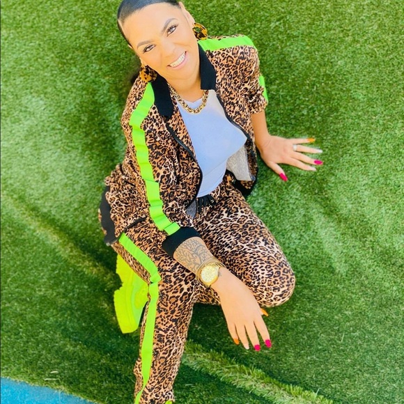 Super cute 2 piece set! Only worn once - Picture 4 of 4